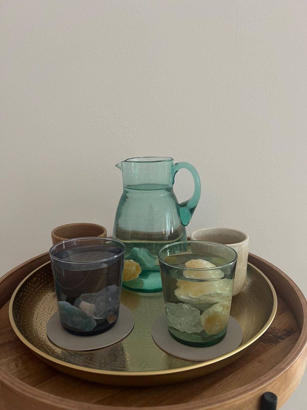 Wasser und Gläser in der Praxis